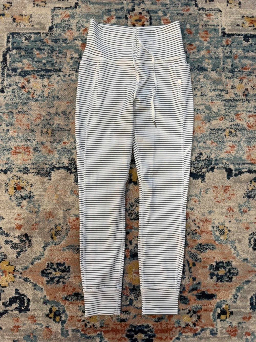 Halara NWT High-Waist Striped Yoga Leggings
Size Small - Picture 2 of 9
